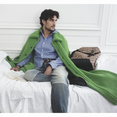 El 'Poetcore' es la primera gran tendencia del 2026: los hombres ahora apuestan por el intelecto y la sofisticación como parte de su estilo