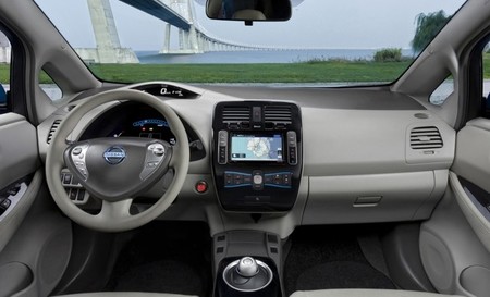 Nissan LEAF 2010 salpicadero