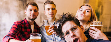 No es la salud, es la precariedad: la verdadera razón por la que los jóvenes beben menos tiene poco que ver con cuidarse