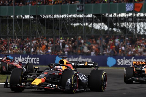 Max Verstappen controla a Lando Norris, Ferrari la pifia y el Aston Martin de Fernando Alonso se desinfla