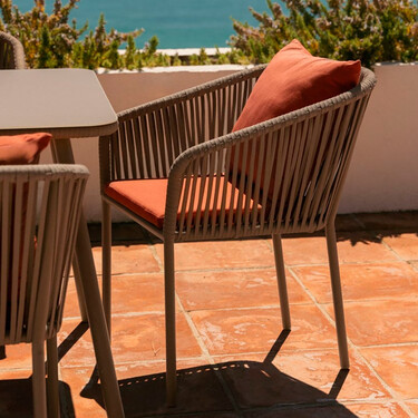 Ha llegado el momento de tirar las sillas de plástico feas de la terraza y cambiarlas por estas que son puro lujo y están rebajadas 
