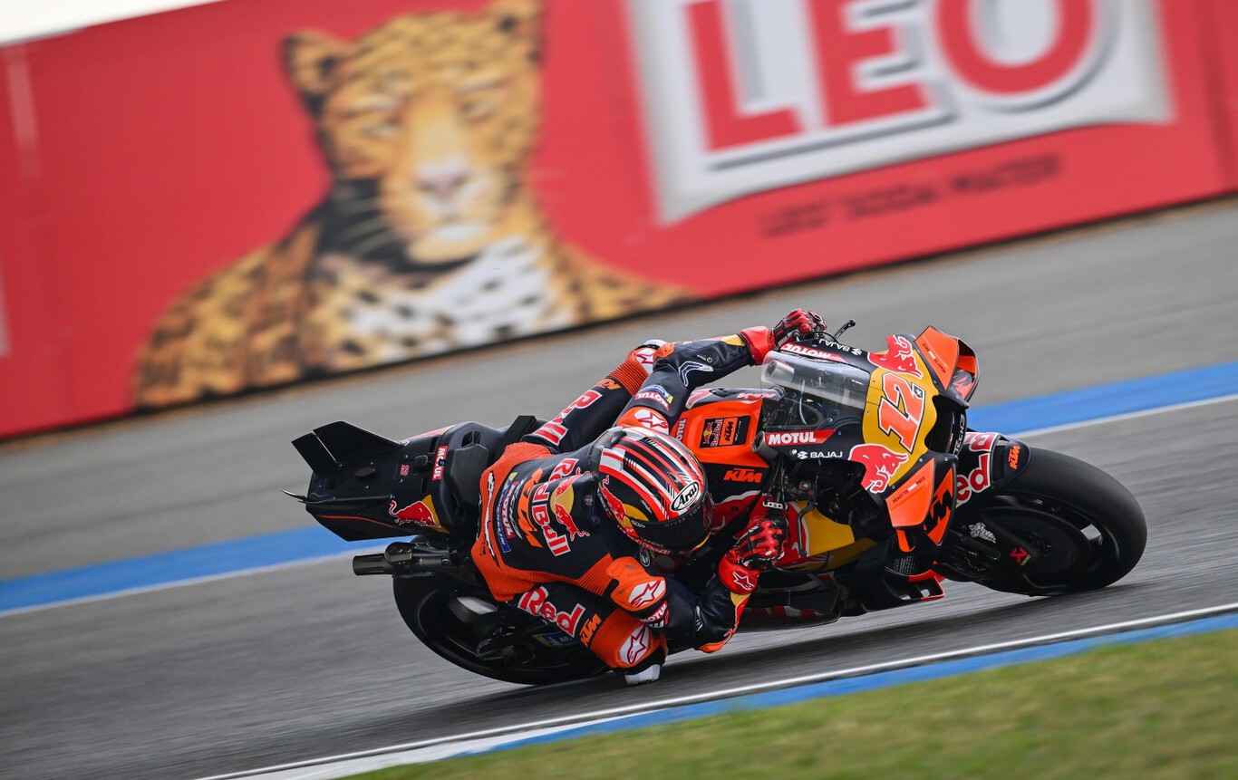 Marco Bezzecchi retiene la pole pese a una caída y solo Marc Márquez ...