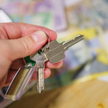 Qué hacer si te vas de una casa en la que estás alquilado y el casero te pide que pagues la pintura