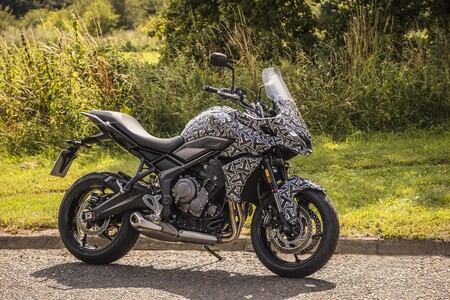 ¡Impresionante! La nueva Triumph Tiger Sport 660 se deja ver en este vídeo y ya tiene fecha de presentación