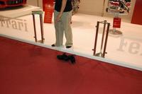 Descálcense para acercarse al Ferrari