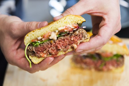 ¿Dieta vegana, dieta sana? Ya no. La industria se está haciendo de oro gracias a los ultraprocesados