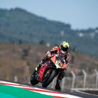 Álvaro Bautista se plantea no hacer los libres en Portimao para descansar su hombro lesionado
