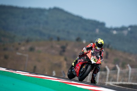 Álvaro Bautista se plantea no hacer los libres en Portimao para descansar su hombro lesionado