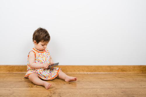 Con todos ustedes: la próxima generación de adultos con problemas cervicales por culpa del móvil