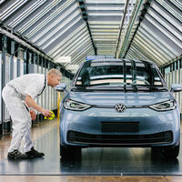 Volkswagen se está planteando lo inimaginable para salir de su crisis económica: fabricar autos de otras marcas, incluso de las rivales 
