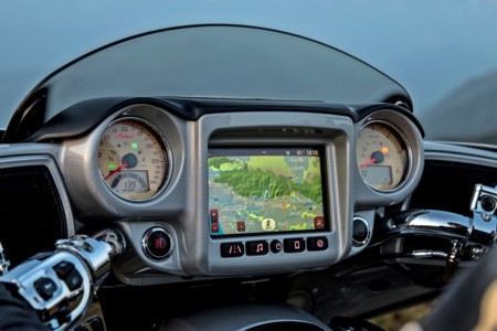 Futuro y tradición se unen en Indian con la RideCommand, la pantalla táctil de moto más grande