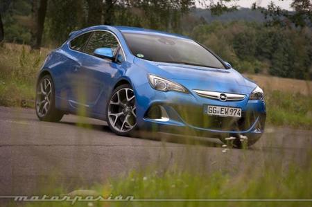 Opel Astra OPC, presentación y prueba en Pferdsfeld (parte 2)