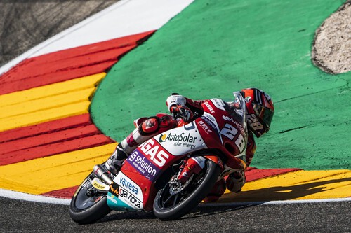 Izan Guevara es un elegido: encarrila el mundial de Moto3 con una exhibición en solitario en MotorLand