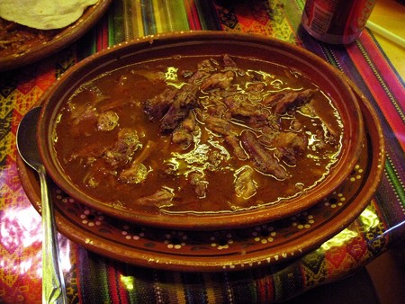 Birria con habas y nopales. Receta fácil de la cocina tradicional mexicana