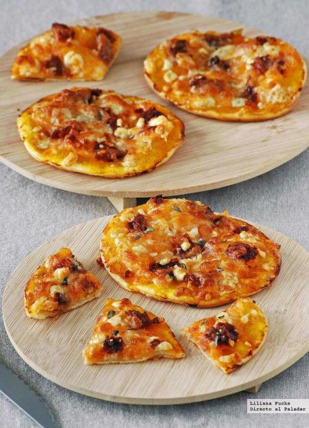 Mini pizzas de calabaza con queso azul y sobrasada. Receta