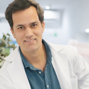 Felipe Martín, farmacéutico: "A partir de los 50 recomiendo estos tres activos que sirven para tratar arrugas y cuidar la piel madura" 