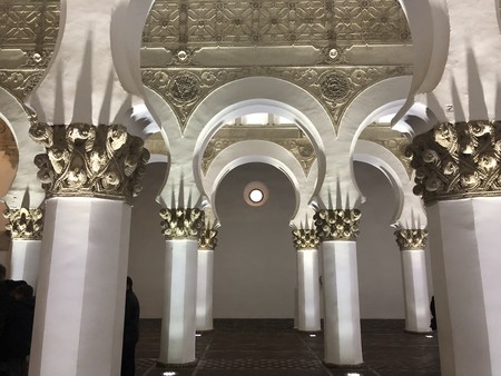 La sinagoga de Santa María la Blanca de Toledo y sus contradicciones