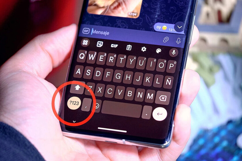 Mantener pulsado el botón ‘123’ es el mejor atajo de Android que no conocía y ahora no puedo dejar de usar