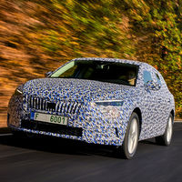 El Škoda Scala estrenará diseño y tecnología a mediados de 2019, aunque aún rueda camuflado