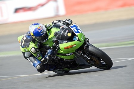 Superbikes Gran Bretaña 2013: Kenan Sofuoglu vence en Supersport de nuevo con polémica
