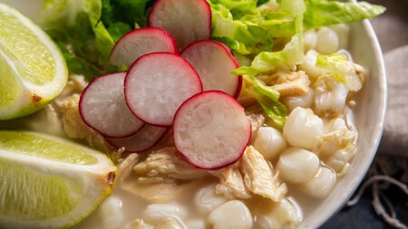 Cómo hacer que el maíz pozolero no se bata al cocinarlo: los trucos para que floree y quede como de restaurante
