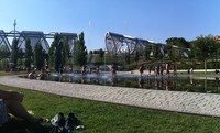 Madrid Río: la playa urbana y el Puente Monumental de Arganzuela 