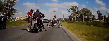 Dos niños le roban a punta de pistola su nueva trail a un motero: por desgracia, no es algo raro entre los motochorros