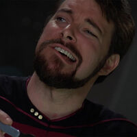 Su peculiar forma de sentarse en cada capítulo de Star Trek: TNG acabó por dar nombre a una "maniobra". En verdad fue algo provocado por una lesión del actor