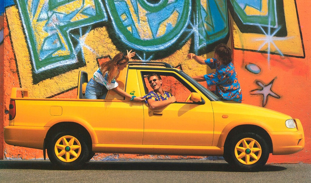 Genial, absurdo y muy amarillo. El truco noventero de Skoda que hoy es un...
