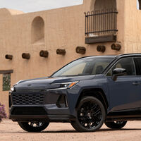 La Toyota RAV4 híbrida enchufable ya tiene precio en México: 84 km en modo eléctrico y confiabilidad japonesa