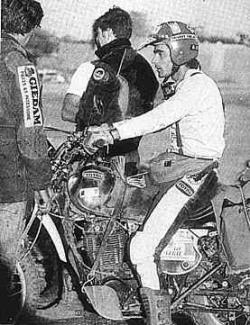 Sabine con Yamaha XT
