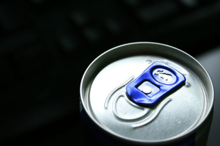 Todos los excesos son malos: Enferma por un consumo altísimo de Red Bull
