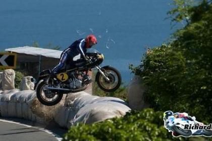 Cabalgada de Ducati en la Isla de Man