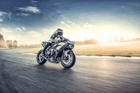 La Kawasaki Ninja H2R se retoca muy sutilmente por fuera para los mismos 314 CV de poderío sobrealimentado