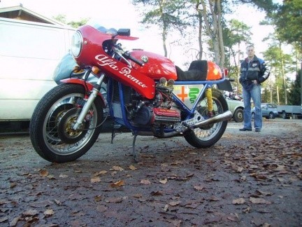 Moto con motor Alfa Romeo 4 cilindros bóxer