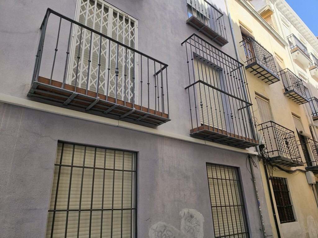 Poner rejas en casa para estar seguros parece buena idea, pero ojo si vives en comunidad