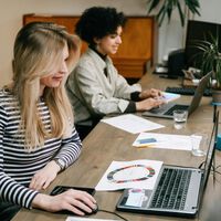 La generación Z no aguanta más de un año en sus empleos: no es por deslealtad ni salarios, es para ser mejores profesionales