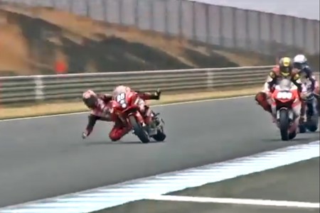 ¡Aterrador! El vídeo de Kazuki Watanabe tirándose de su moto a 200 km/h sin frenos corta la respiración