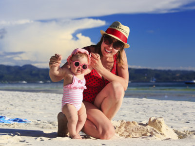 La importancia de las gafas de sol para un bebé y cómo elegir las más adecuadas