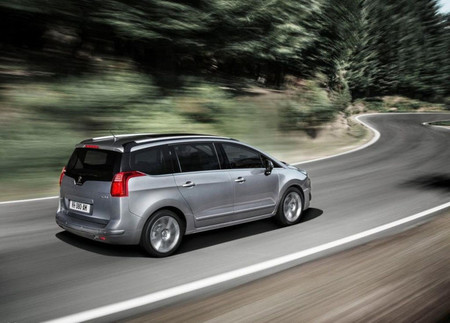 Peugeot 3008 y Peugeot 5008, ligeros cambios de cara a Frankfurt
