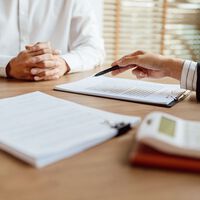 Contratar un seguro debería darte tranquilidad; en México está ocurriendo lo contrario con autos y gastos médicos 