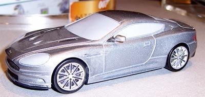 El Aston Martin de James Bond "espiado"