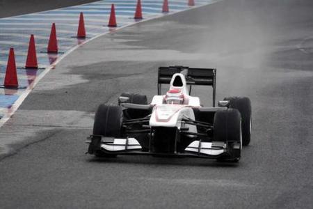 Los neumáticos intermedios de Bridgestone hacen aguas