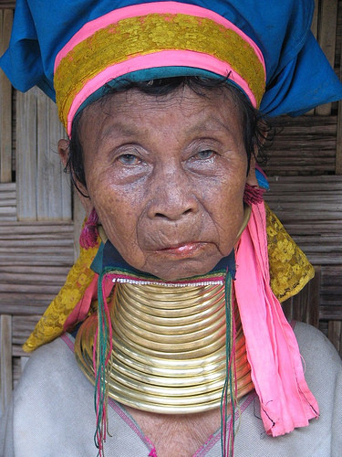 Las mujeres jirafa de Tailandia quieren vivir del turismo
