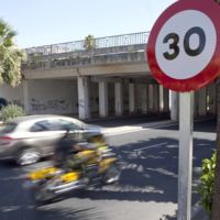 Si rebajan el límite a 30 km/h en ciudad puedes sobrepasarlo hasta en bicicleta