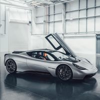 ¡Soberbio! El GMA T.50 es el heredero del McLaren F1: 672 CV, 986 kg y aerodinámica activa con un ventilador enorme