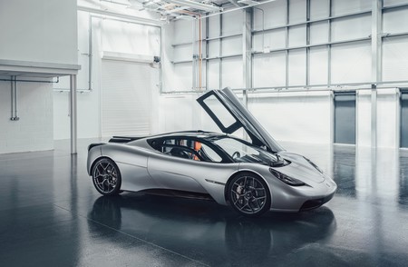 ¡Soberbio! El GMA T.50 es el heredero del McLaren F1: 672 CV, 986 kg y aerodinámica activa con un ventilador enorme