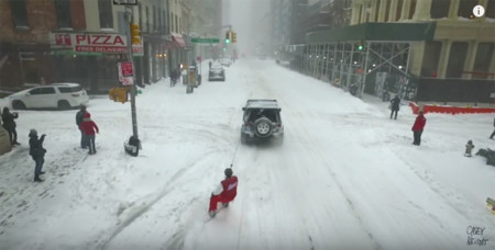¿Recorrer Nueva York haciendo snowboard? Mira cómo es posible si tienes un Jeep Wrangler y unas cadenas