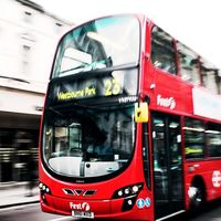 Desechos de café y diésel, la nueva gasolina que impulsará a los autobuses londinenses (o eso esperan)