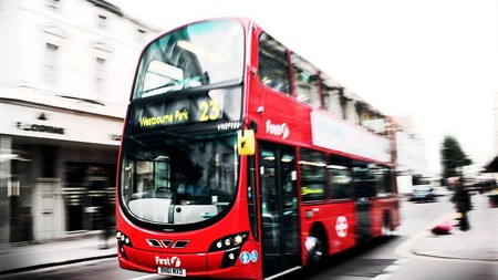 Desechos de café y diésel, la nueva gasolina que impulsará a los autobuses londinenses (o eso esperan)